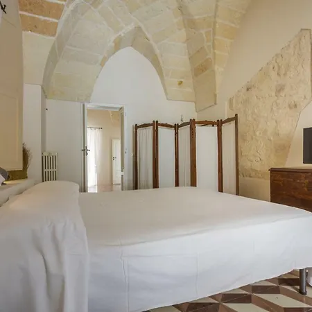 Explore The Historic City On Foot From An Old Town House Lecce Esterno foto