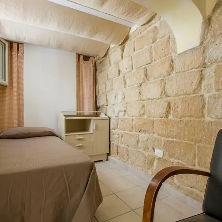 Explore The Historic City On Foot From An Old Town House Lecce Esterno foto