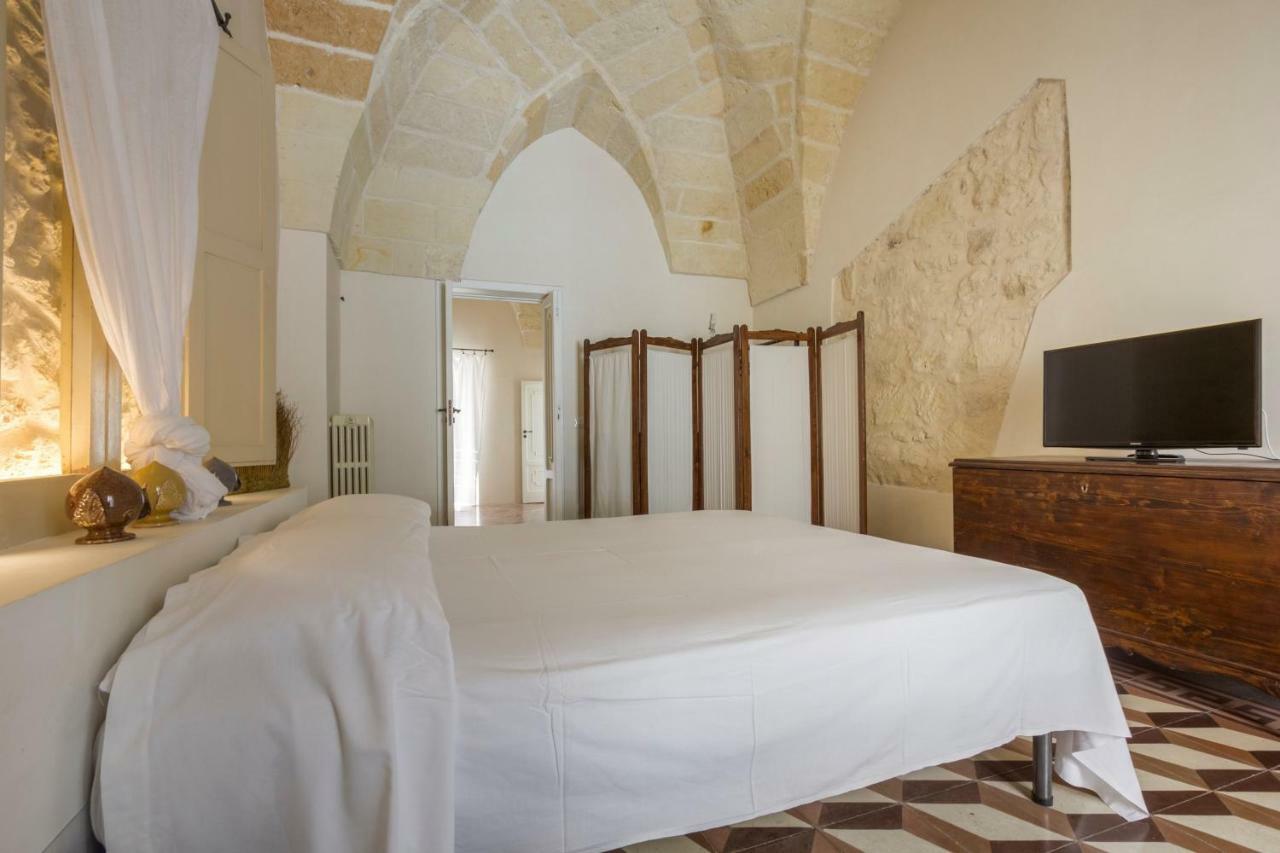Explore The Historic On Foot From An Old Town House *