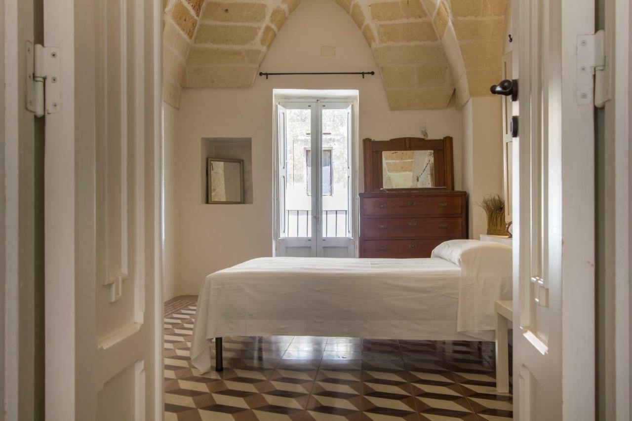 Explore The Historic On Foot From An Old Town House Appartamento Lecce