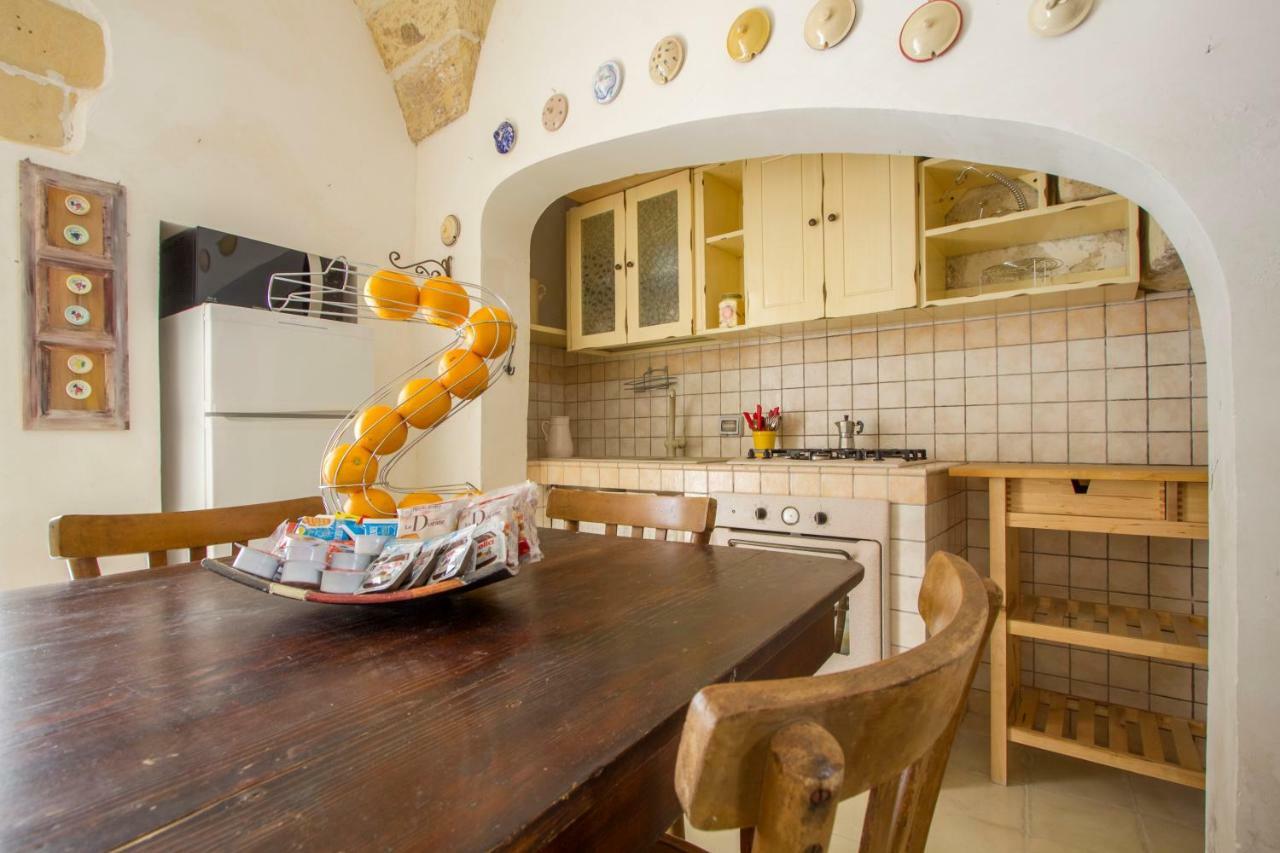 Explore The Historic On Foot From An Old Town House Appartamento Lecce
