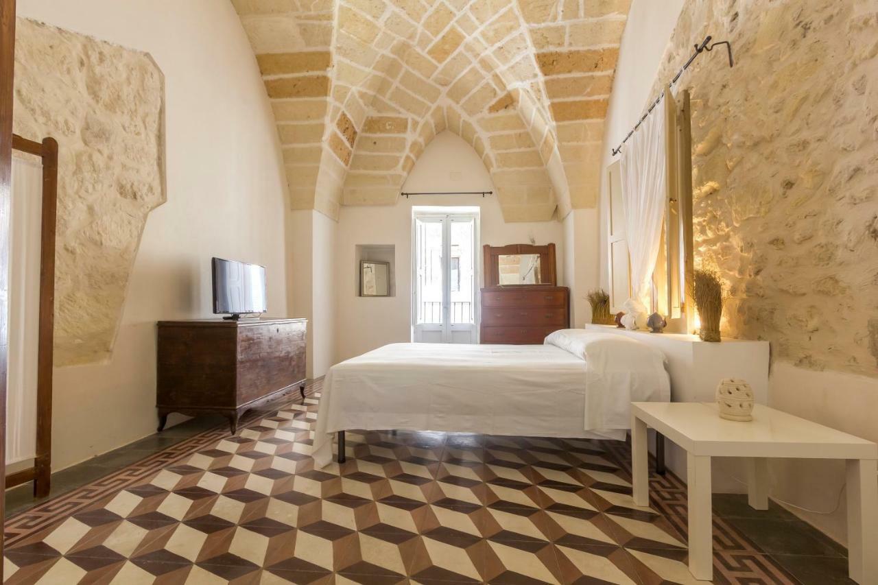 Explore The Historic On Foot From An Old Town House Lecce