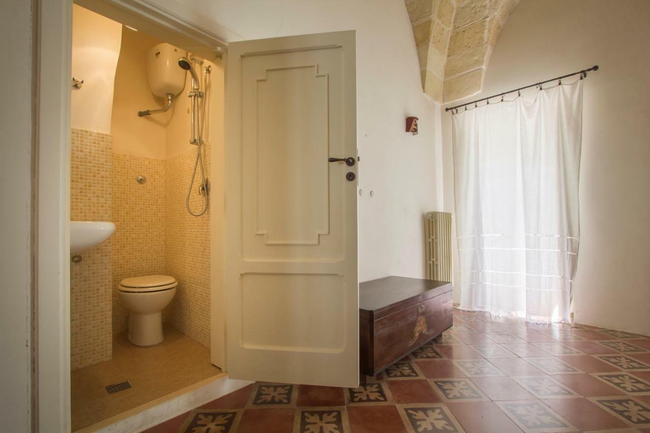 Explore The Historic On Foot From An Old Town House Appartamento Lecce