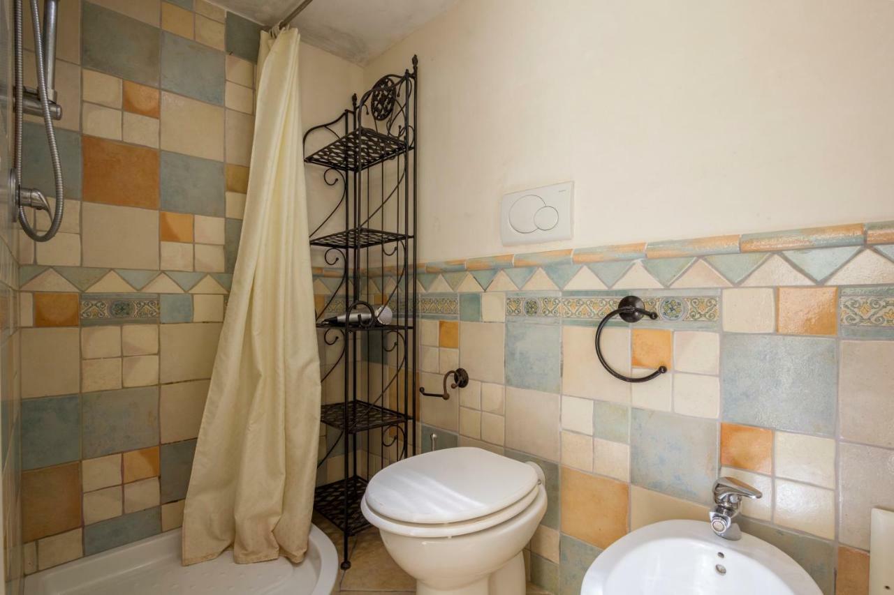 Explore The Historic On Foot From An Old Town House *